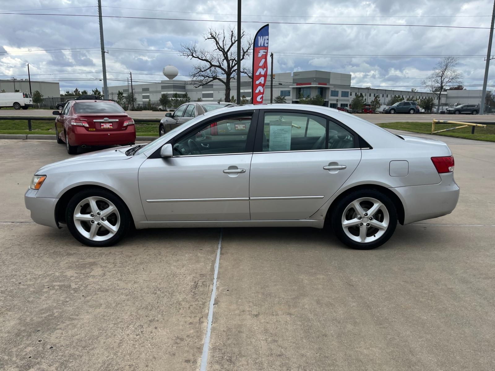 2006 SILVER /gray Hyundai Sonata GLS (5NPEU46F26H) with an 3.3L V6 DOHC 24V engine, located at 14700 Tomball Parkway 249, Houston, TX, 77086, (281) 444-2200, 29.928619, -95.504074 - Photo #3